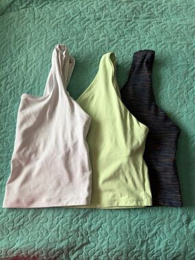 3️⃣☘️ Bundle of 3 Athleta Cropped Interval Tops. All size XL
